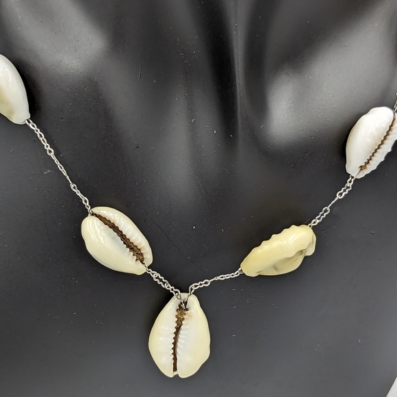 Vintage Sterling Silver and MONEY COWRY Shell Necklace - Picture 4 of 10